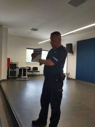 Spotkanie z policjantem – bezpieczne wakacje