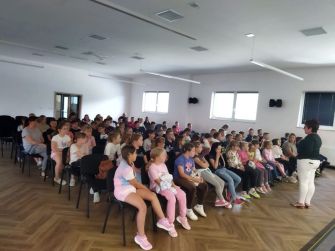 Spotkanie z policjantem – bezpieczne wakacje