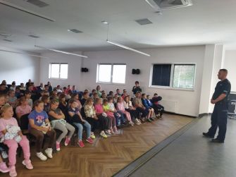 Spotkanie z policjantem – bezpieczne wakacje