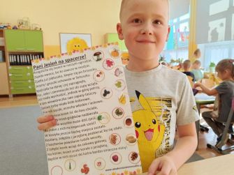Przedszkolaki z oddziału 0a witają jesień